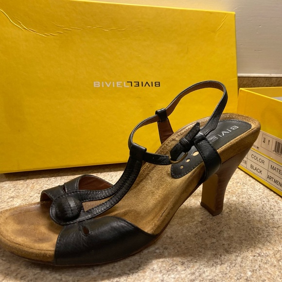 Strappy heeled black sandals. Anthropologie. - Picture 3 of 5